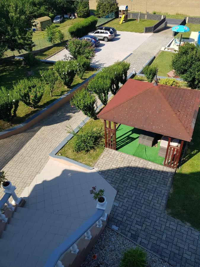 Hibiskus Appartementhaus Черсегтомай Экстерьер фото