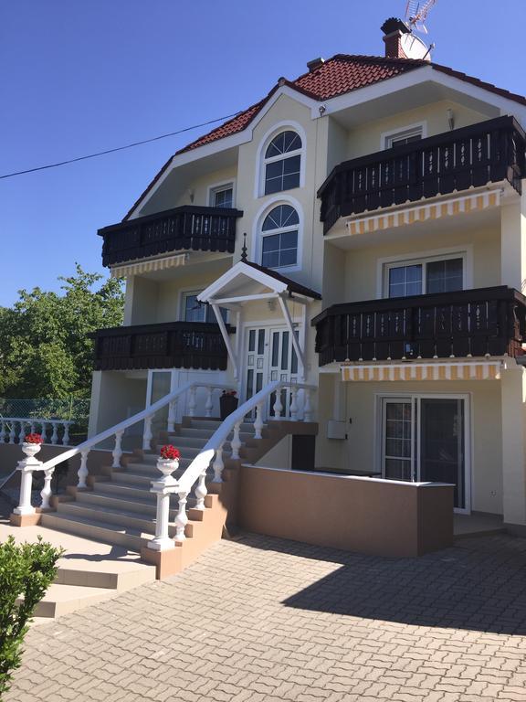 Hibiskus Appartementhaus Черсегтомай Экстерьер фото